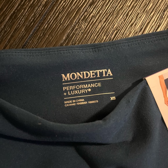 Two XS leggings - Picture 3 of 7